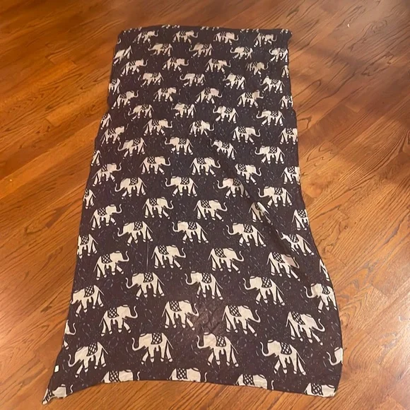 Sheer Blue and White Elephant Scarf 🧣 - Picture 2 of 14